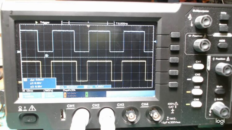 Two signals on single timer, in phase correct mode