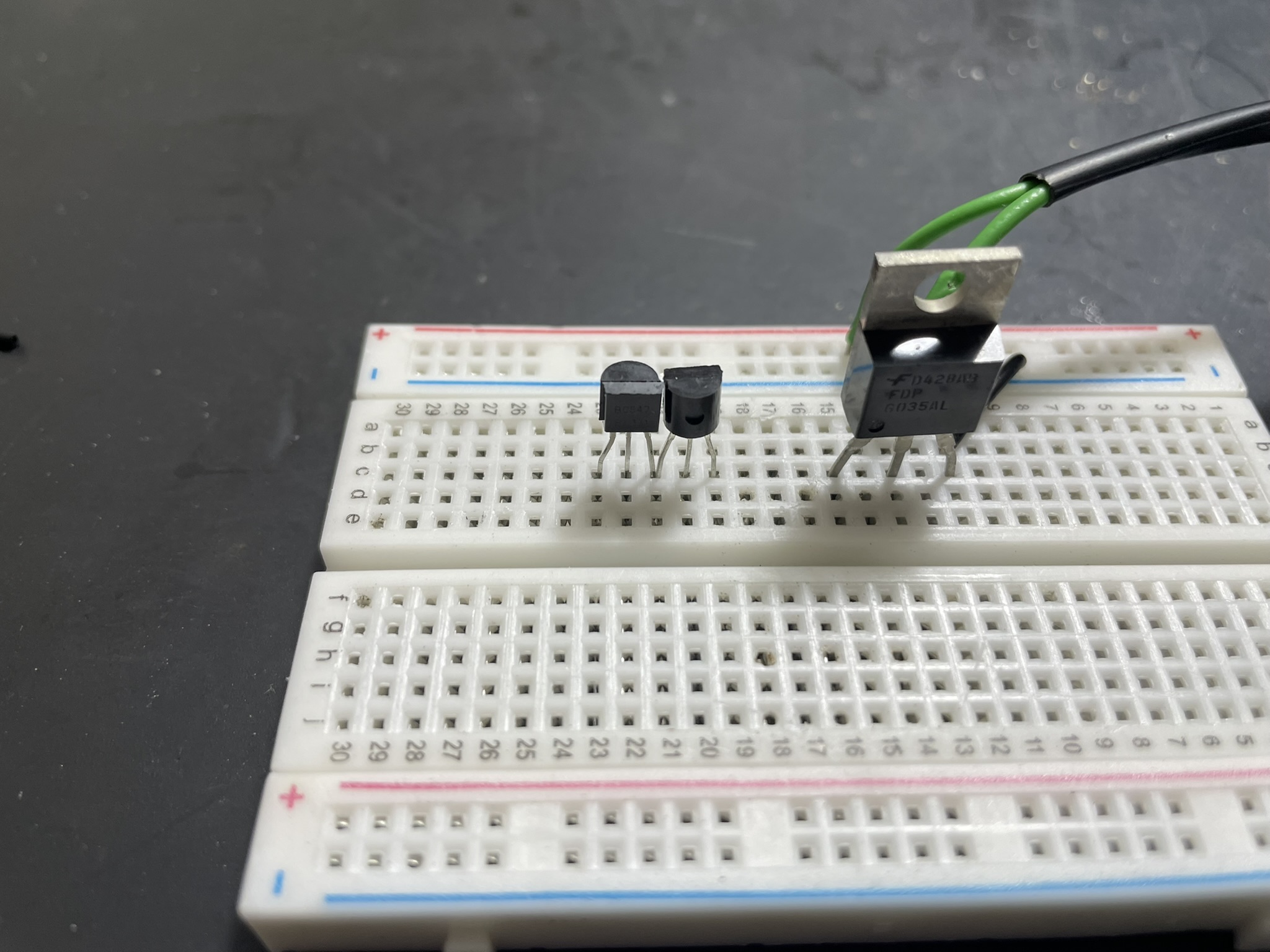 Push pull NPN+PNP transistor on breadboard next to MOSFET