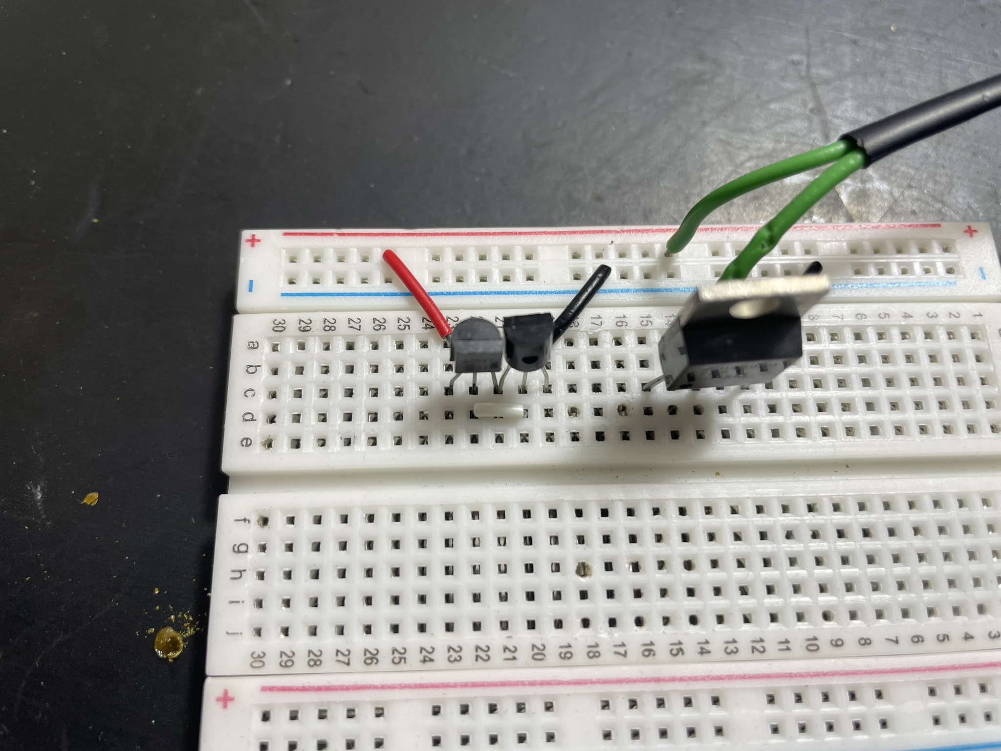 Push pull NPN+PNP transistor on breadboard next to MOSFET