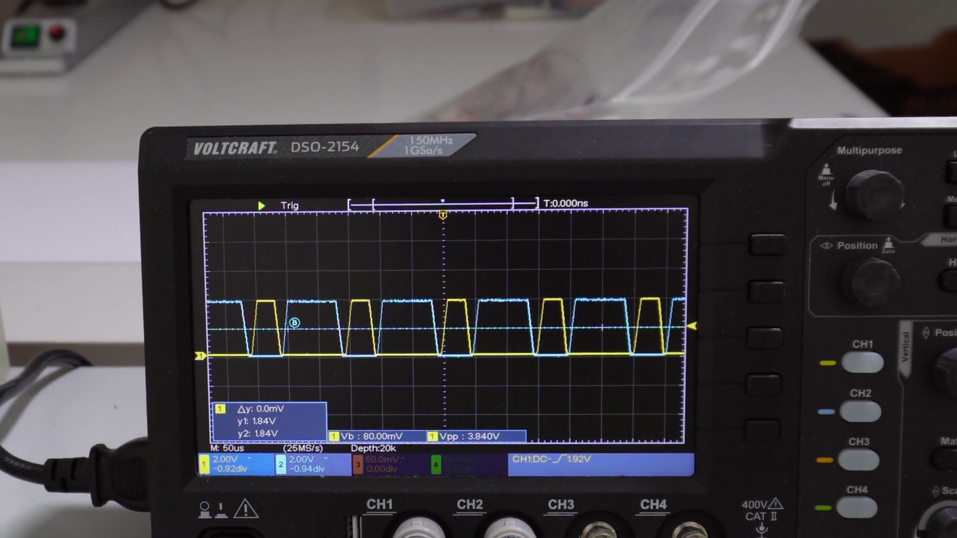 Oscilloscope signal of dual PWM signal with no overlap (dead-time).