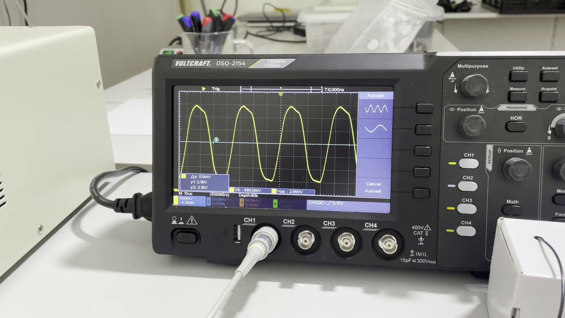 Oscilloscope showing an imperfect saw-tooth signal outputted from an oscillator circuit made from an Op-Amp (LM358).