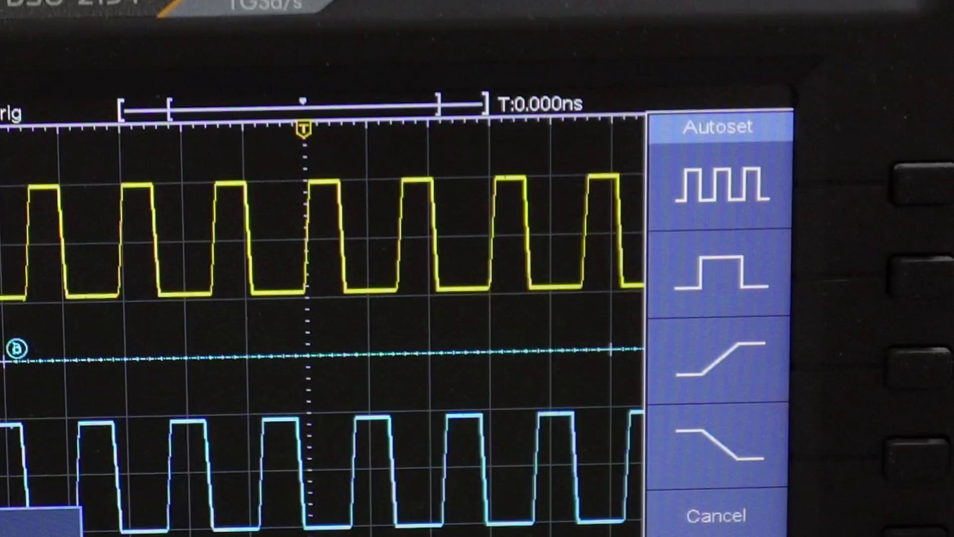 Oscilloscope showing two non-overlapping PWM signals.